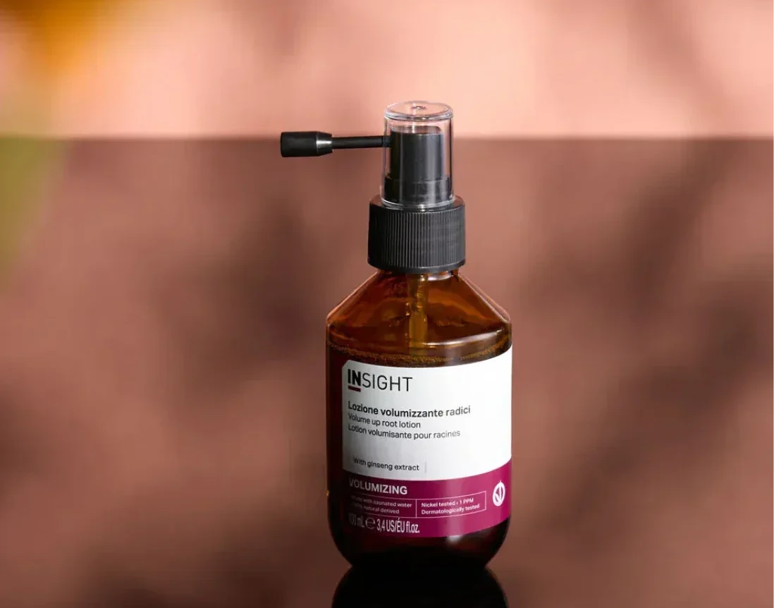 Лосьон для объема от корней Insight Volumizing Volume Up Root Lotion с экстрактом женьшеня, созданный для приподнимания и фиксации тонких волос. 